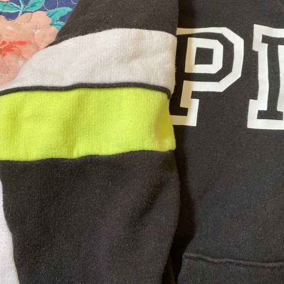 Pink sweater - Picture 1 of 3